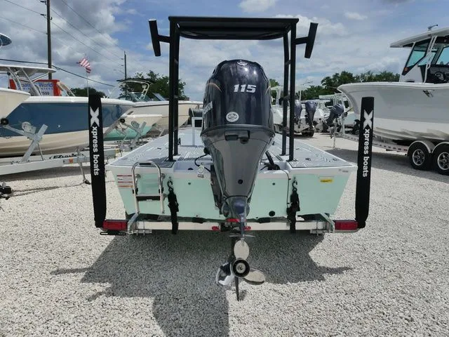 Slide: The Image of Xpress Skiff 185 2026 - 3