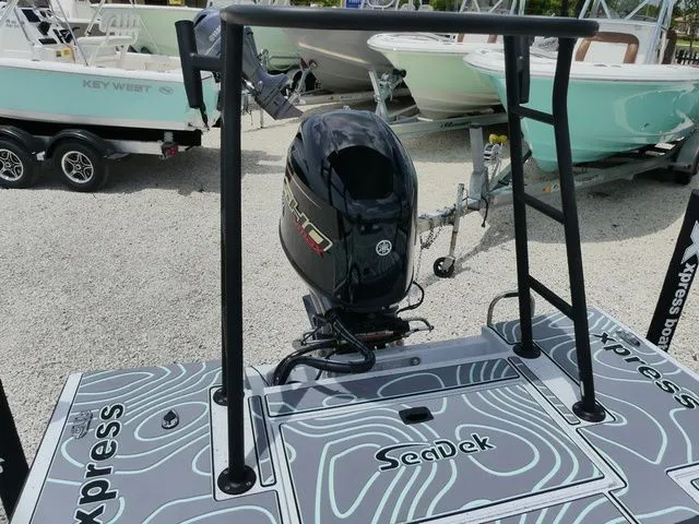 Slide: The Image of Xpress Skiff 185 2026 - 5