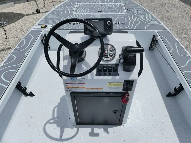 Slide: The Image of Xpress Skiff 185 2026 - 6