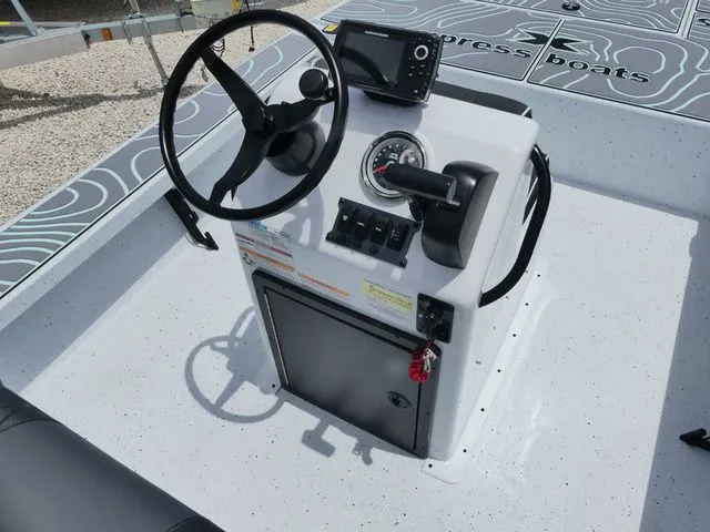 Slide: The Image of Xpress Skiff 185 2026 - 7