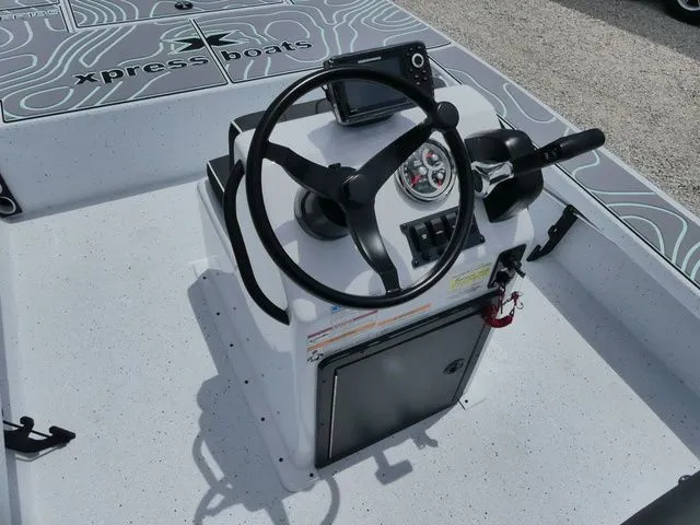 Slide: The Image of Xpress Skiff 185 2026 - 8