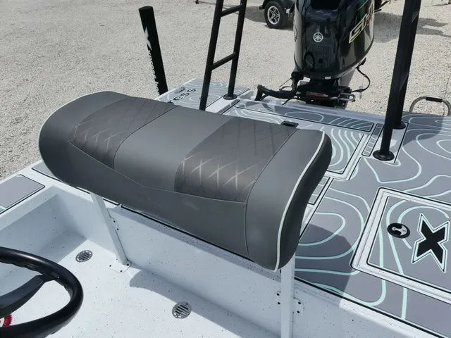 Slide: The Image of Xpress Skiff 185 2026 - 9