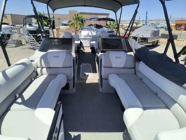 Slide: The Image of Avalon Catalina Quad Lounger Shift 25 FT 2026 - 11