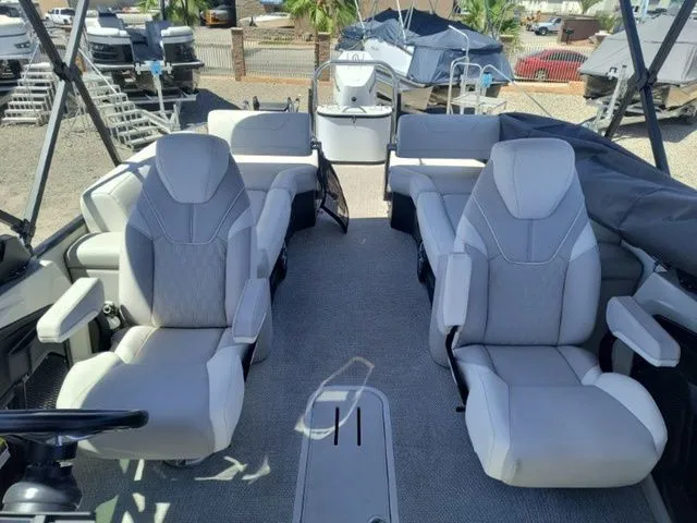 Slide: The Image of Avalon Catalina Quad Lounger Shift 25 FT 2026 - 13