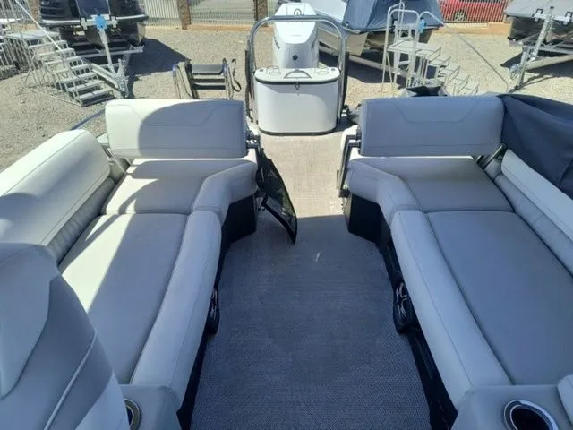 Slide: The Image of Avalon Catalina Quad Lounger Shift 25 FT 2026 - 14