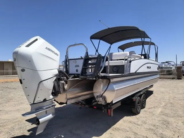 Slide: The Image of Avalon Catalina Quad Lounger Shift 25 FT 2026 - 3