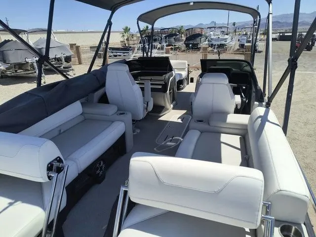 Slide: The Image of Avalon Catalina Quad Lounger Shift 25 FT 2026 - 6