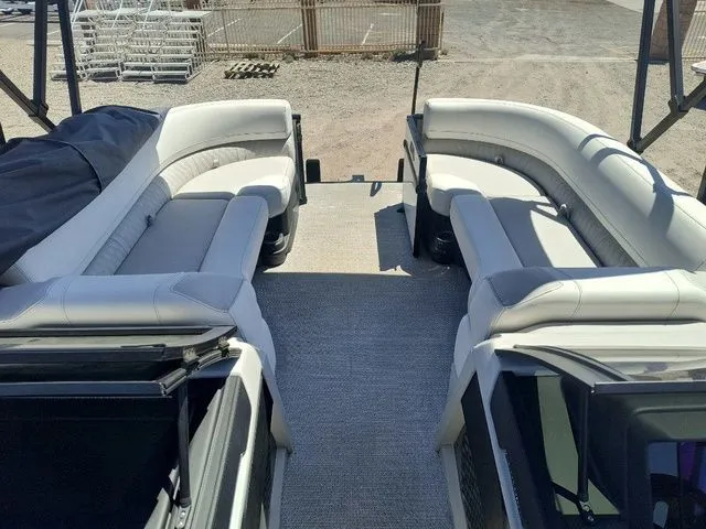 Slide: The Image of Avalon Catalina Quad Lounger Shift 25 FT 2026 - 9