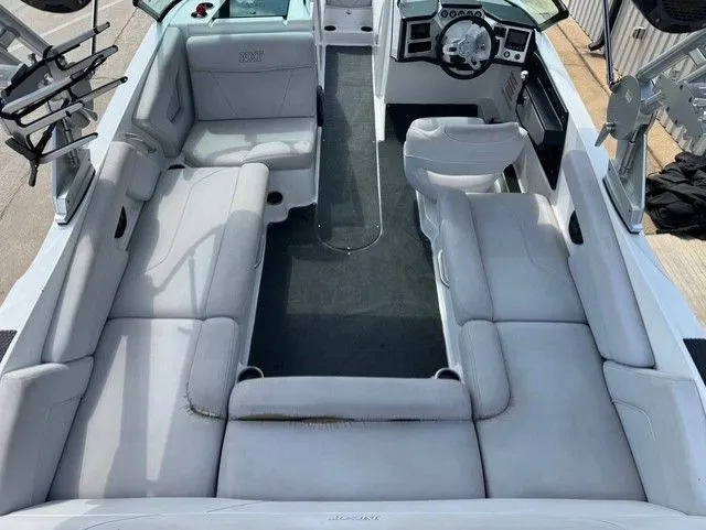 Slide: The Image of MasterCraft NXT22 2019 - 17