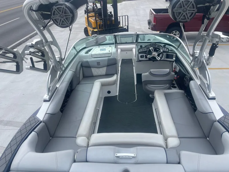 Slide: The Image of MasterCraft X30 2015 - 12