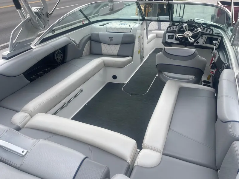 Slide: The Image of MasterCraft X30 2015 - 13