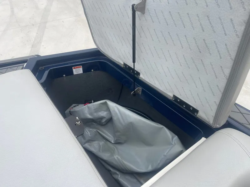 Slide: The Image of MasterCraft X30 2015 - 30