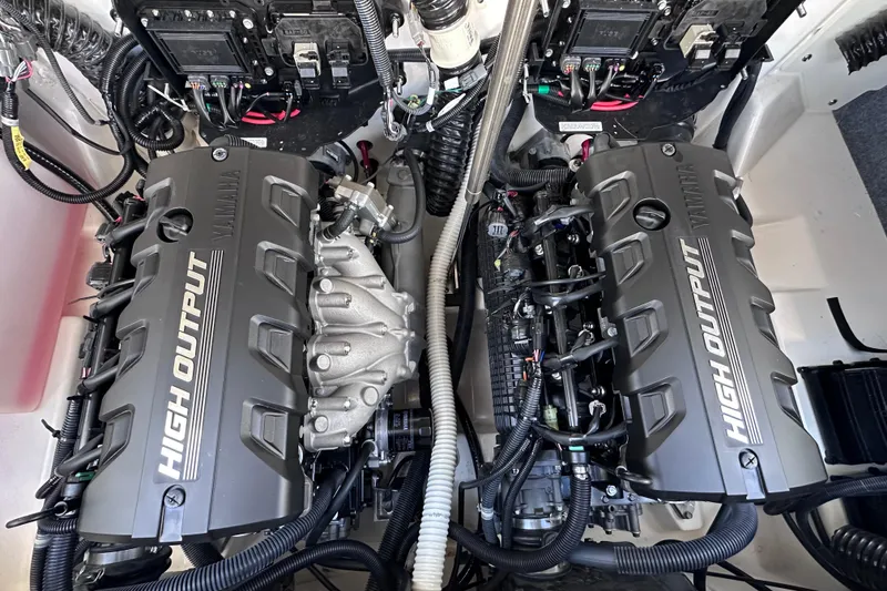 Slide: The Image of 2021 Yamaha Boats 252S high output engines in a boat engine compartment. - 22