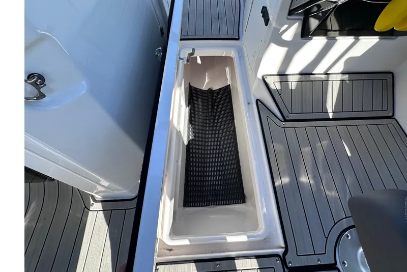 Slide: The Image of Yamaha Boats 252S 2021 model, showcasing storage compartment and sleek deck design. - 38