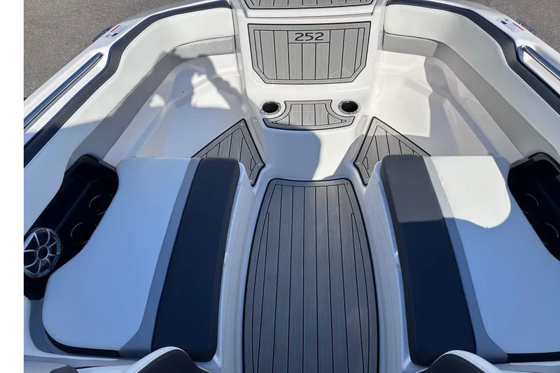 Slide: The Image of 2021 Yamaha Boats 252S interior with sleek seating and modern design. - 43