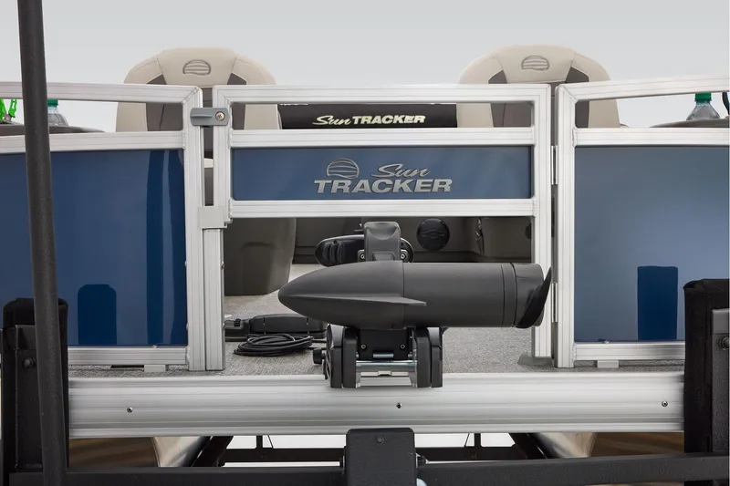 Slide: The Image of Sun Tracker Bass Buggy 18 DLX 2026 - 34