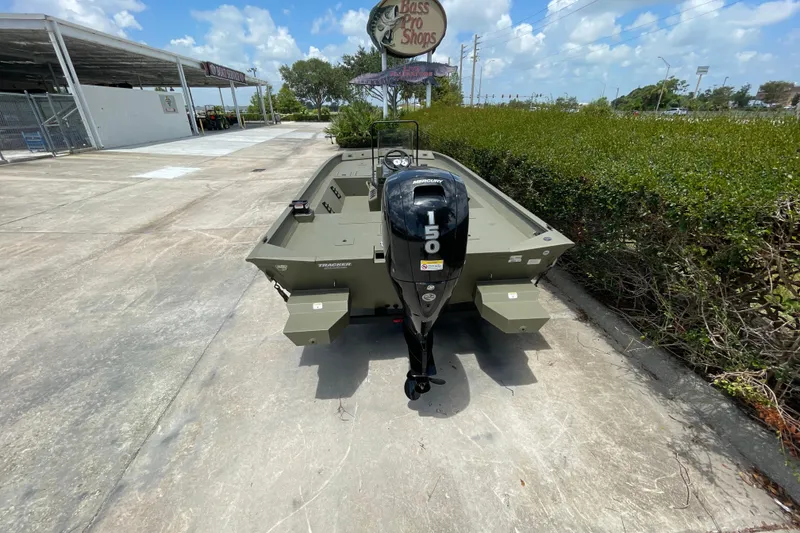 Slide: The Image of 2026 Tracker Grizzly 2072 CC boat with Mercury 150 engine at Bass Pro Shops. - 43