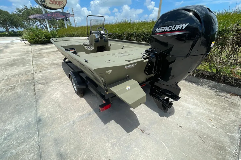Slide: The Image of 2026 Tracker Grizzly 2072 CC boat with Mercury engine on a trailer. - 41