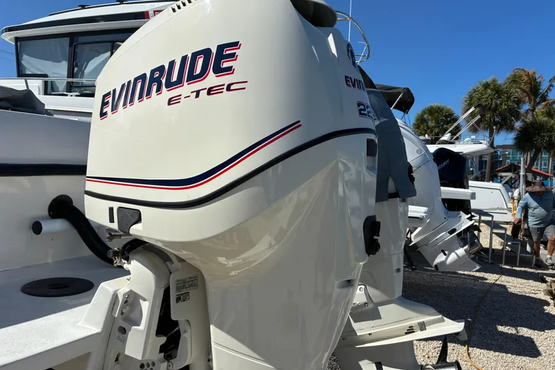 Slide: The Image of 1997 Hydra-Sports 2750 WA with Evinrude E-TEC outboard motor displayed outdoors. - 9