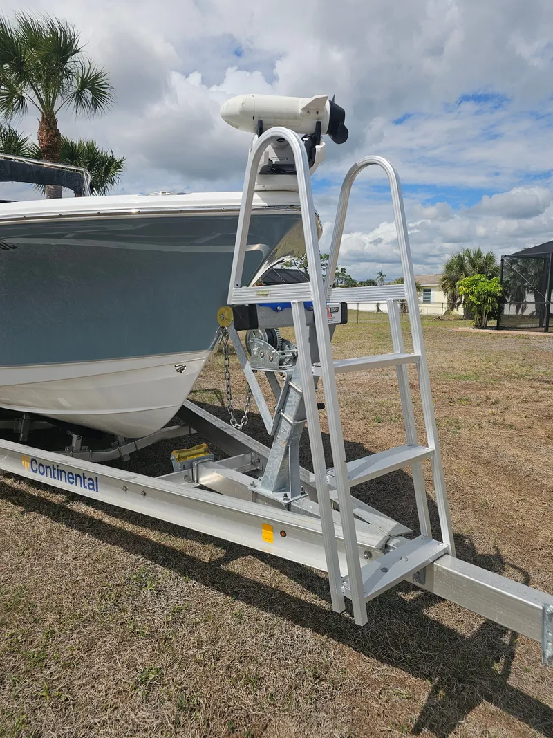 Slide: The Image of Sea Hunt Ultra 219 2026 - 12