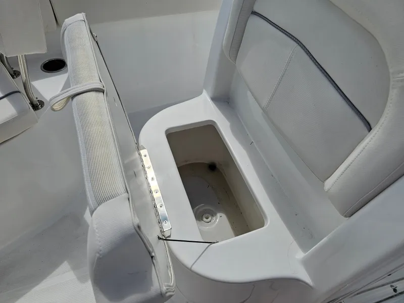 Slide: The Image of Sea Hunt Ultra 219 2026 - 24