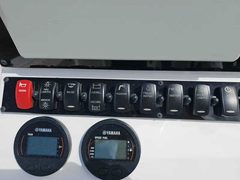 Slide: The Image of Sea Hunt Ultra 219 2026 - 27