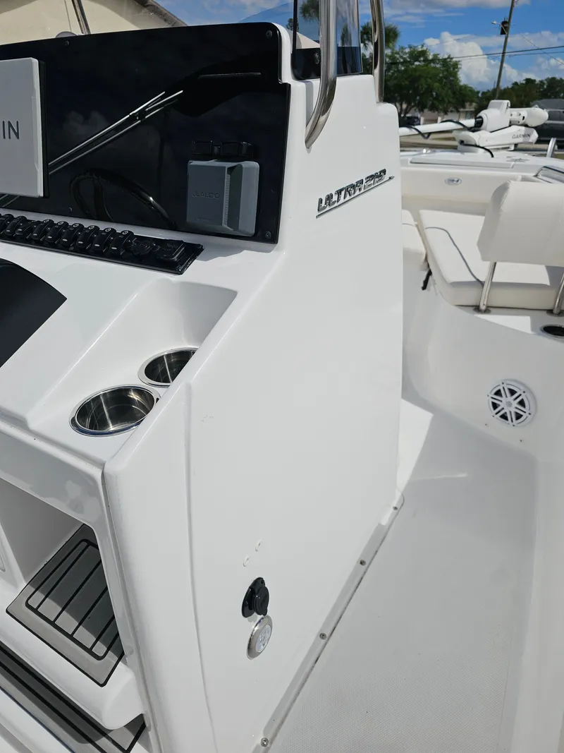 Slide: The Image of Sea Hunt Ultra 219 2026 - 30