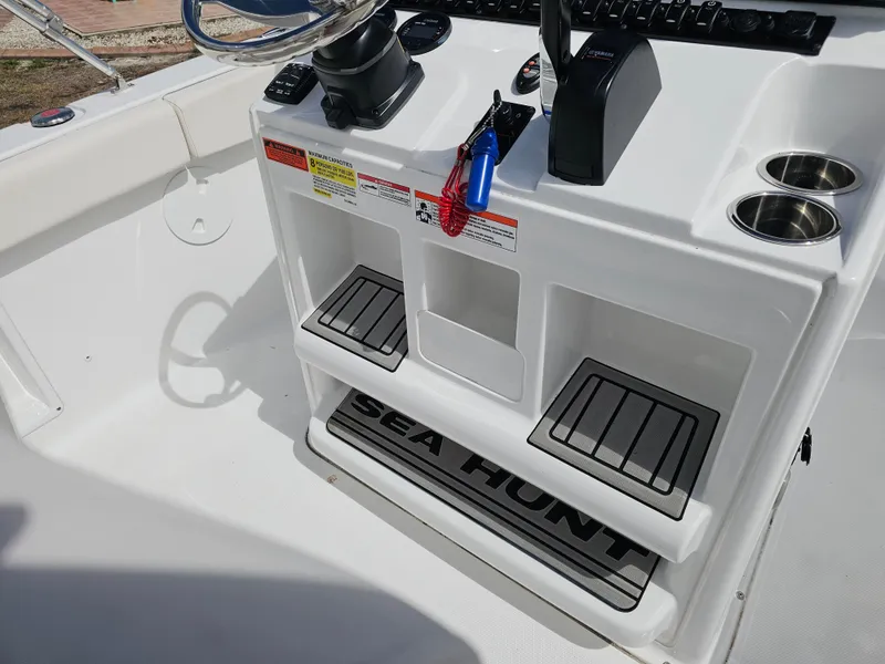 Slide: The Image of Sea Hunt Ultra 219 2026 - 31