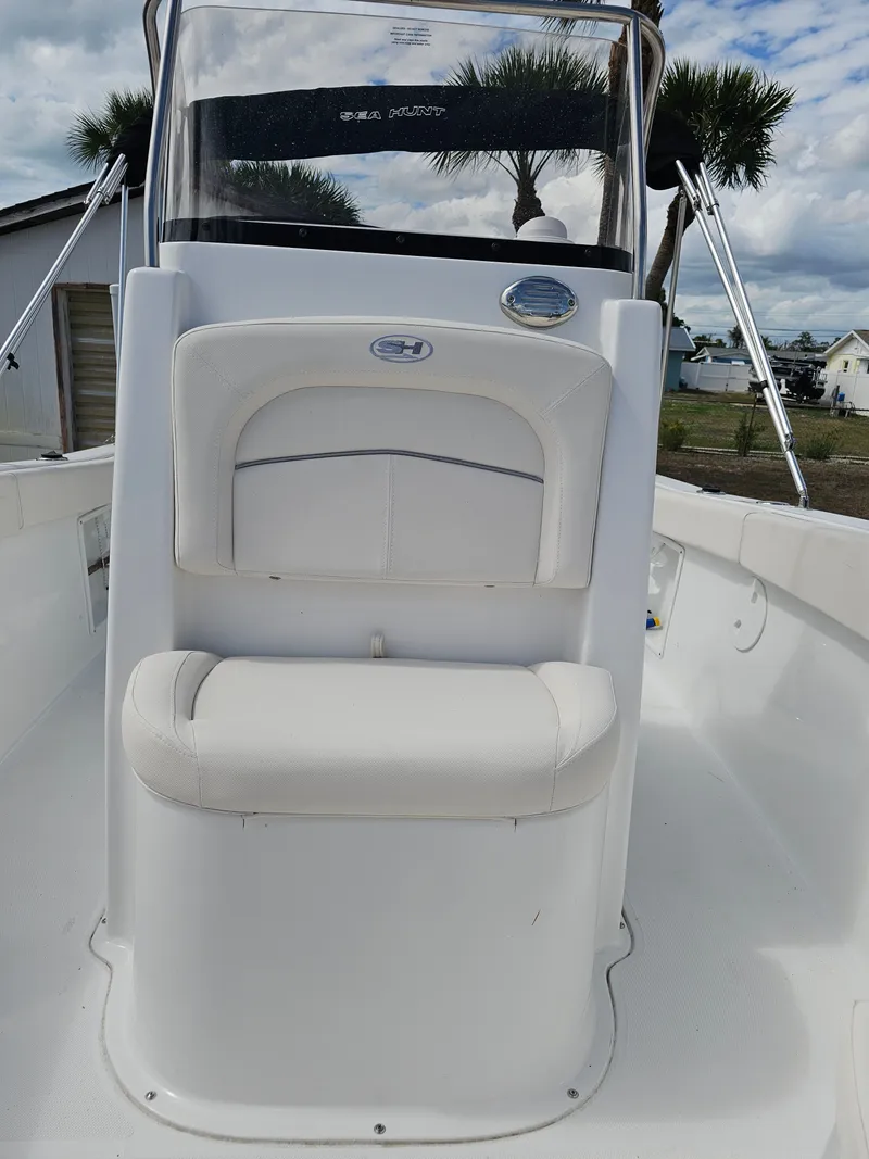 Slide: The Image of Sea Hunt Ultra 219 2026 - 39