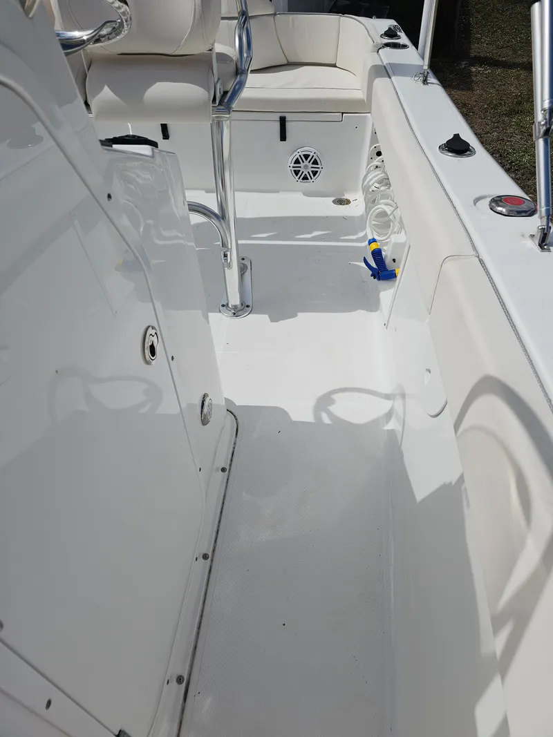 Slide: The Image of Sea Hunt Ultra 219 2026 - 7