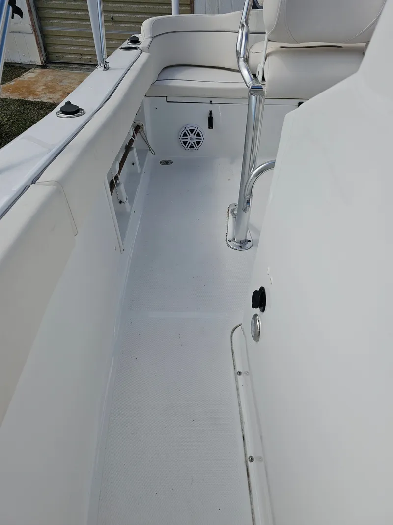 Slide: The Image of Sea Hunt Ultra 219 2026 - 8