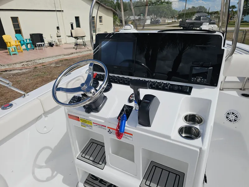 Slide: The Image of Sea Hunt Ultra 219 2026 - 9