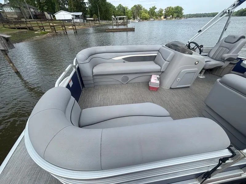 Slide: The Image of Bennington 20SLV 2020 - 2