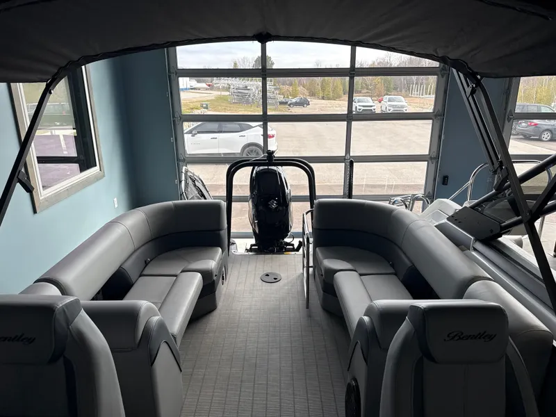 Slide: The Image of Bentley Pontoons 223 ELITE ADMIRAL 2026 - 12