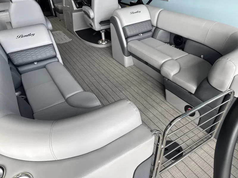 Slide: The Image of Bentley Pontoons 223 ELITE ADMIRAL 2026 - 15