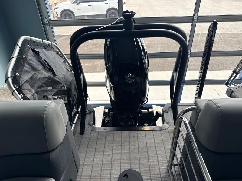 Slide: The Image of Bentley Pontoons 223 ELITE ADMIRAL 2026 - 16