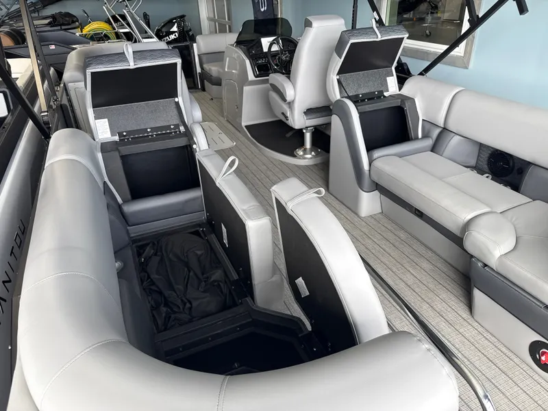 Slide: The Image of Bentley Pontoons 223 ELITE ADMIRAL 2026 - 17