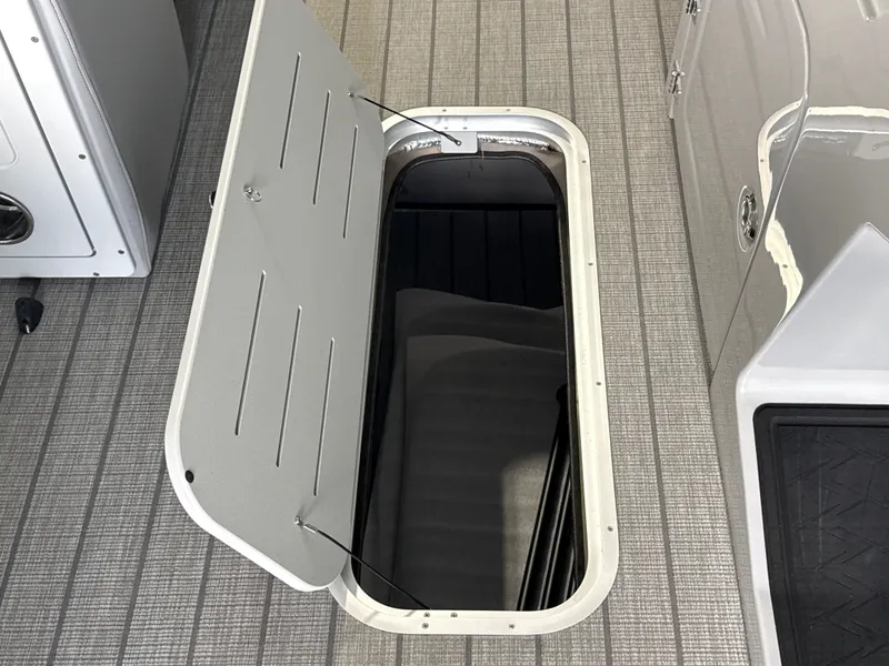 Slide: The Image of Bentley Pontoons 223 ELITE ADMIRAL 2026 - 18