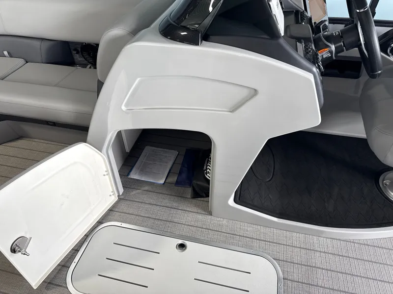 Slide: The Image of Bentley Pontoons 223 ELITE ADMIRAL 2026 - 19