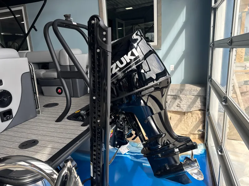 Slide: The Image of Bentley Pontoons 223 ELITE ADMIRAL 2026 - 20