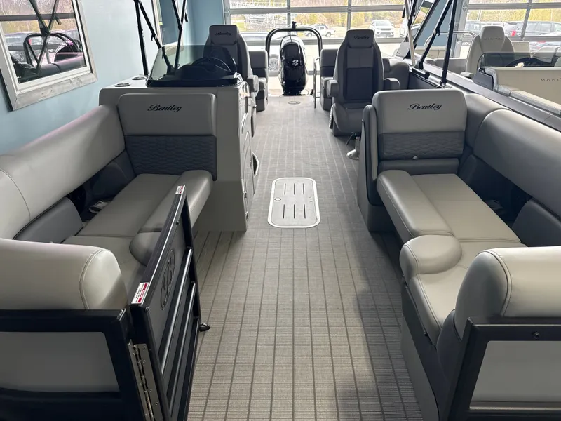 Slide: The Image of Bentley Pontoons 223 ELITE ADMIRAL 2026 - 4