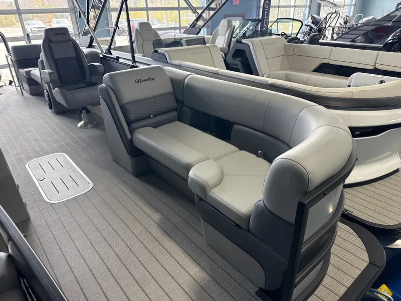Slide: The Image of Bentley Pontoons 223 ELITE ADMIRAL 2026 - 5