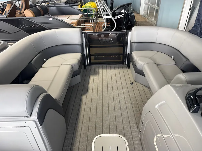 Slide: The Image of Bentley Pontoons 223 ELITE ADMIRAL 2026 - 7