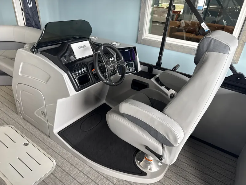 Slide: The Image of Bentley Pontoons 223 ELITE ADMIRAL 2026 - 8