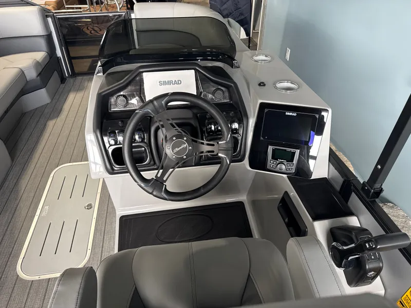 Slide: The Image of Bentley Pontoons 223 ELITE ADMIRAL 2026 - 9