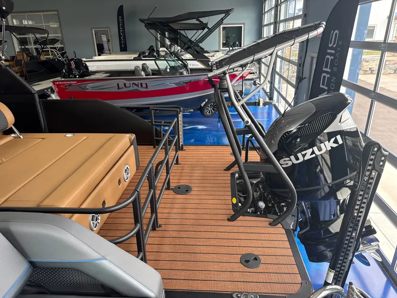 Slide: The Image of Bentley Pontoons Elite 253 Swingback EXT w/ Wake Tower 2026 - 21