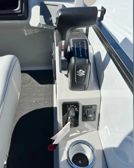 Slide: The Image of Bentley Pontoons Legacy 243 Navigator Ext 2026 - 14