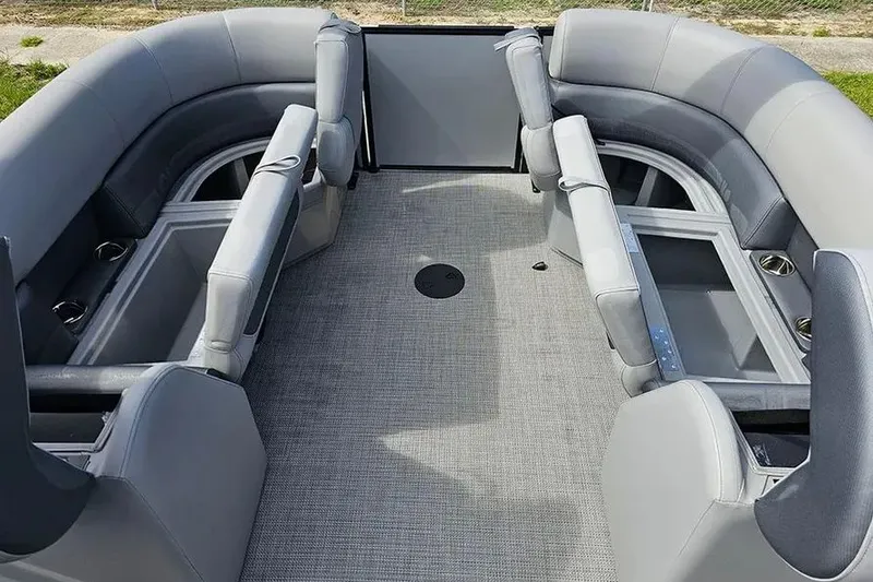 Slide: The Image of Bentley Pontoons Legacy 243 Navigator Ext 2026 - 4