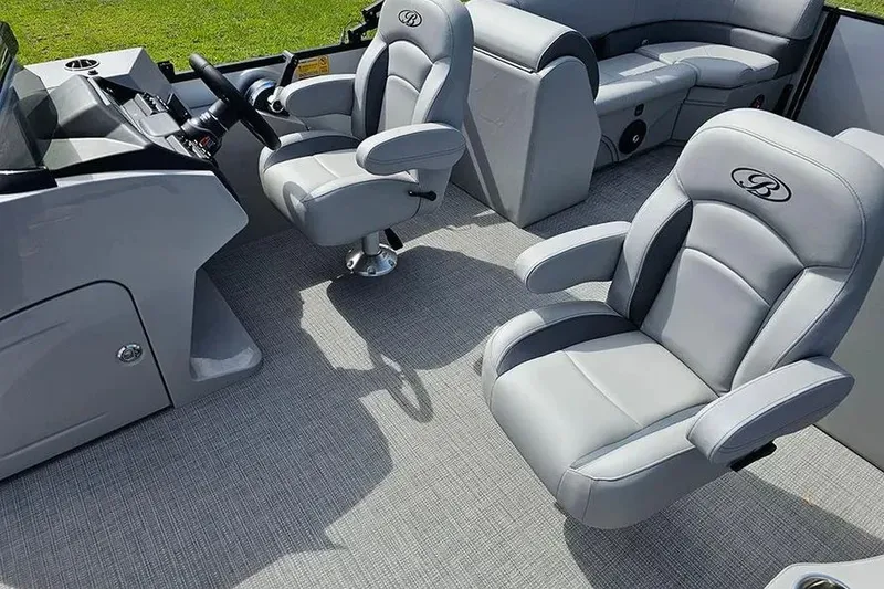 Slide: The Image of Bentley Pontoons Legacy 243 Navigator Ext 2026 - 5