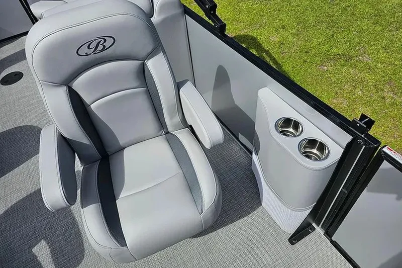 Slide: The Image of Bentley Pontoons Legacy 243 Navigator Ext 2026 - 6